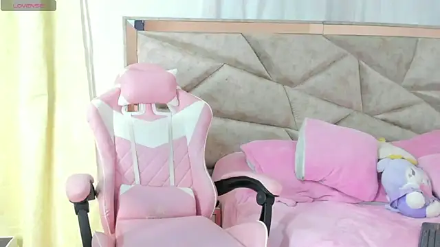 Snapshot of kendal_hot01 chatting on 10-17-25, 02:30 kendal hot01 online show from 10-17-25, 02:30