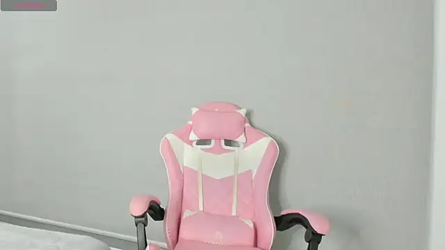 Snapshot of kendal_hot01 chatting on 11-20-25, 12:05 kendal hot01 online show from 11-20-25, 12:05