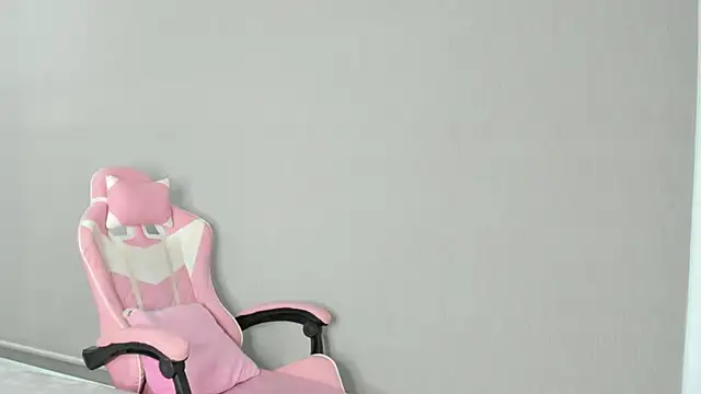 Snapshot of kendal_hot01 chatting on 11-22-25, 06:07 kendal hot01 online show from 11-22-25, 06:07