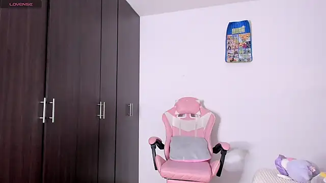 Snapshot of kendal_hot01 chatting on 02-21-26, 11:00 kendal hot01 online show from 02-21-26, 11:00