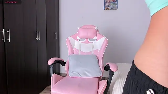 Snapshot of kendal_hot01 chatting on 02-23-26, 06:49 kendal hot01 online show from 02-23-26, 06:49