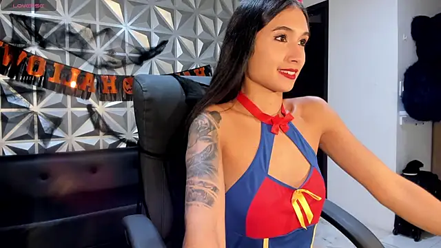 Snapshot of hellen_tease chatting on 10-29-25, 01:24 hellen tease online show from 10-29-25, 01:24