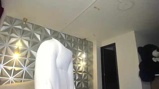 Snapshot of hellen_tease chatting on 12-19-25, 12:34 hellen tease online show from 12-19-25, 12:34