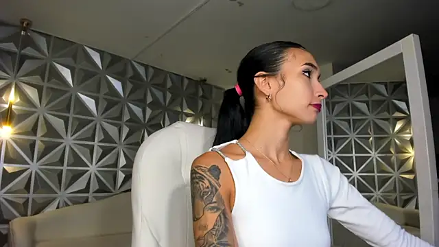 Snapshot of hellen_tease chatting on 01-16-26, 01:04 hellen tease online show from 01-16-26, 01:04