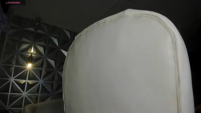 Snapshot of hellen_tease chatting on 02-21-26, 07:04 hellen tease online show from 02-21-26, 07:04