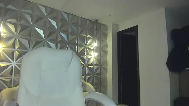 Snapshot of hellen_tease chatting on 03-10-26, 12:43 hellen tease online show from 03-10-26, 12:43