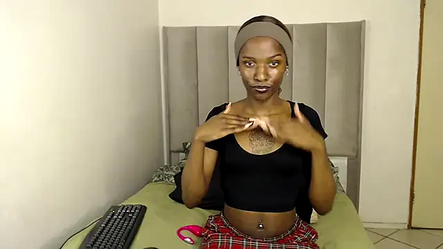 Trans fairy online show from 11-29-25, 06:22