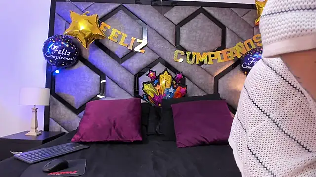 Snapshot of SuzzieSweet chatting on 01-08-26, 08:11 SuzzieSweet online show from 01-08-26, 08:11