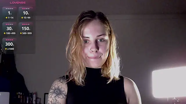 Snapshot of Alismoona chatting on 12-02-25, 01:39 Alismoona online show from 12-02-25, 01:39