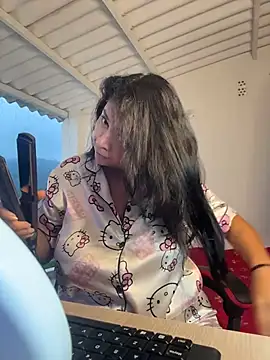 samanthahut1 online show from 04-15-26, 11:17