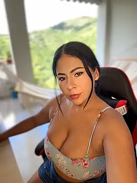 samanthahut1 online show from 04-25-26, 09:01