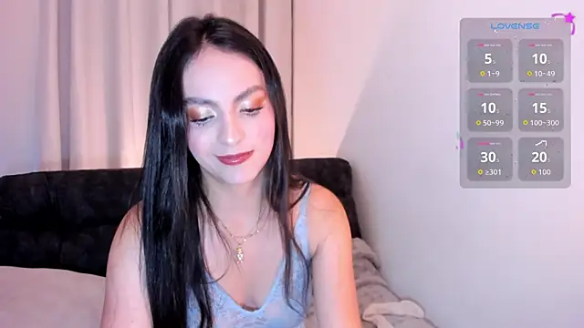 sarah saenz  online show from 04-28-26, 05:56