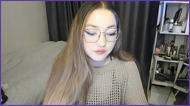 Snapshot of lyra_x chatting on 10-12-25, 12:59 lyra x online show from 10-12-25, 12:59