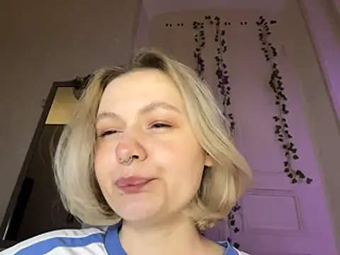 MoonIvy  online show from 07-20-26, 08:11