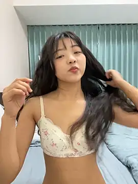 Snapshot of peach_x chatting on 10-27-25, 02:54 peach x online show from 10-27-25, 02:54