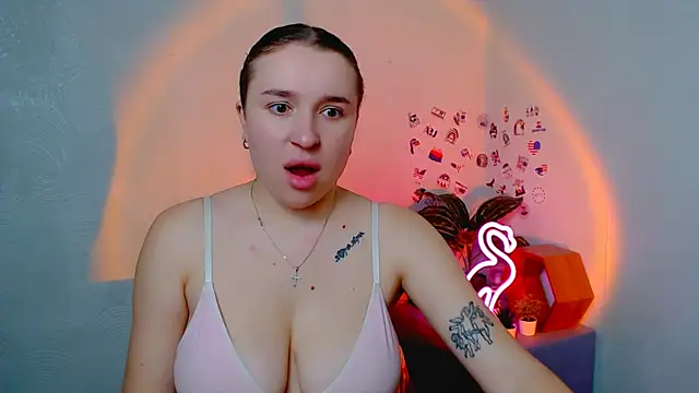 JuliaTopp  online show from 11-19-25, 08:03