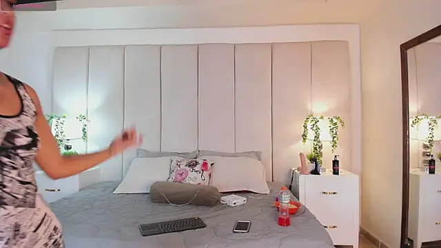 Snapshot of mia_rousse25 chatting on 10-16-25, 01:45 mia rousse25 online show from 10-16-25, 01:45