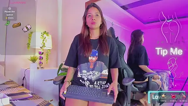 Snapshot of mia_rousse25 chatting on 03-14-26, 04:23 mia rousse25 online show from 03-14-26, 04:23