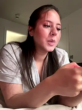 Snapshot of laylabliss chatting on 11-12-25, 02:28 laylabliss online show from 11-12-25, 02:28