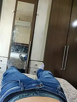 Snapshot of Gustavo198045 chatting on 10-24-25, 04:03 Gustavo198045 online show from 10-24-25, 04:03