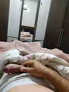 Snapshot of Gustavo198045 chatting on 11-17-25, 03:56 Gustavo198045 online show from 11-17-25, 03:56