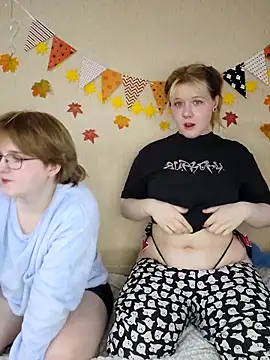 Snapshot of xrixsyx_and_ricky chatting on 11-19-25, 06:46 xrixsyx and ricky online show from 11-19-25, 06:46