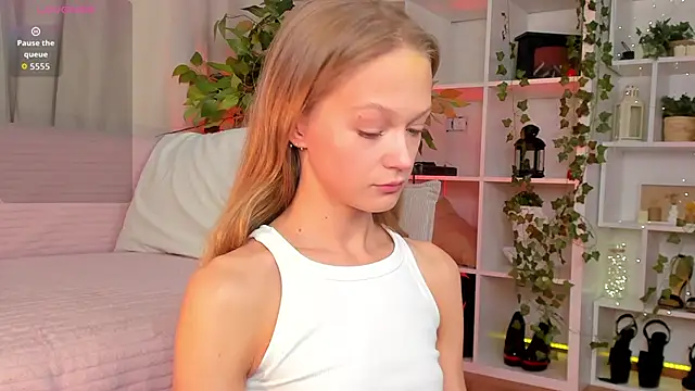 Snapshot of Kara_smalltits chatting on 12-04-25, 11:52 Kara smalltits online show from 12-04-25, 11:52