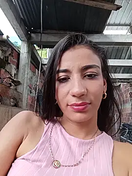 Snapshot of -juicy_ chatting on 10-11-25, 07:23 -juicy  online show from 10-11-25, 07:23
