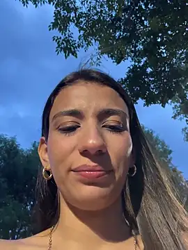 Snapshot of -juicy_ chatting on 11-07-25, 10:32 -juicy online show from 11-07-25, 10:32