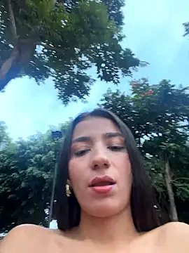 Snapshot of -juicy_ chatting on 11-19-25, 10:21 -juicy online show from 11-19-25, 10:21