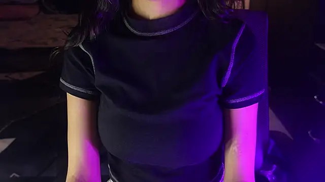 Snapshot of NidhiChandra chatting on 11-13-25, 08:57 NidhiChandra online show from 11-13-25, 08:57