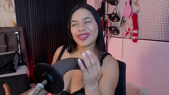 Issafoxx online show from 06-15-26, 12:07