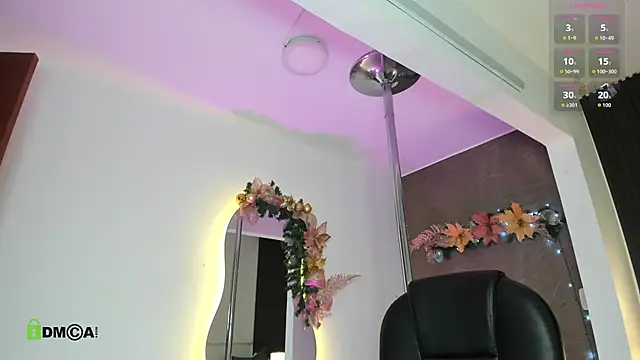 Snapshot of Dulcerose_01 chatting on 12-13-25, 10:04 Dulcerose 01 online show from 12-13-25, 10:04