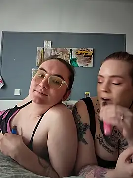 Snapshot of AndHerXO chatting on 03-13-26, 12:34 AndHerXO online show from 03-13-26, 12:34