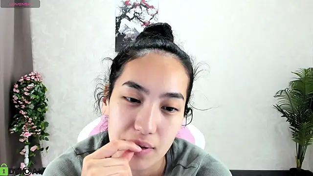 FlirtyAura online show from 10-28-25, 03:21