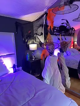 BellaFernandez   online show from 10-24-25, 12:56