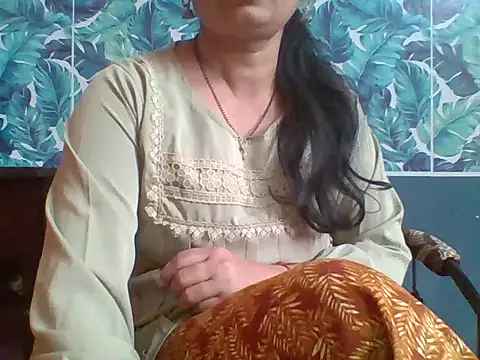 Snapshot of Marathi_q4een01 chatting on 01-18-26, 05:44 Marathi q4een01 online show from 01-18-26, 05:44