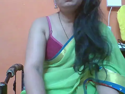 Snapshot of Marathi_q4een01 chatting on 03-08-26, 05:55 Marathi q4een01 online show from 03-08-26, 05:55