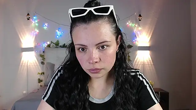 Snapshot of Megan_05_ chatting on 05-05-26, 07:11 Megan 05 online show from 05-05-26, 07:11