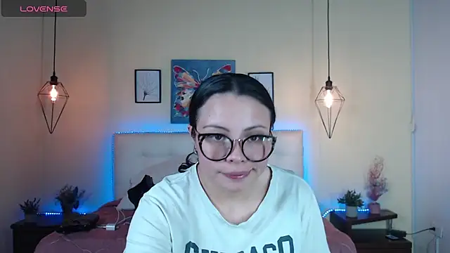 Snapshot of Megan_05_ chatting on 06-09-26, 07:03 Megan 05 online show from 06-09-26, 07:03