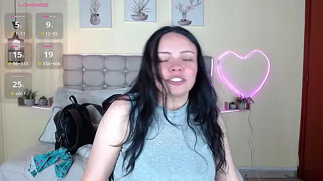 Snapshot of Megan_05_ chatting on 06-10-26, 07:46 Megan 05 online show from 06-10-26, 07:46