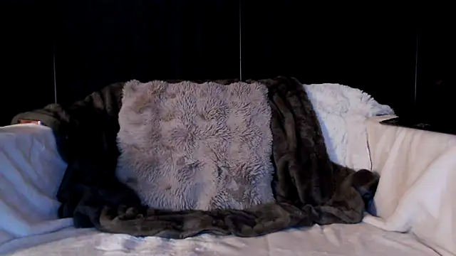 Snapshot of Zoe_Fisher chatting on 10-22-25, 06:18 Zoe Fisher online show from 10-22-25, 06:18