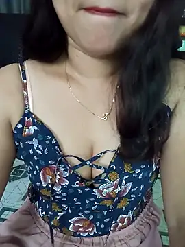 Snapshot of babyangela14 chatting on 09-29-25, 06:51 babyangela14 online show from 09-29-25, 06:51