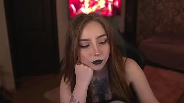 Snapshot of lis_silver chatting on 10-28-25, 06:32 lis silver online show from 10-28-25, 06:32