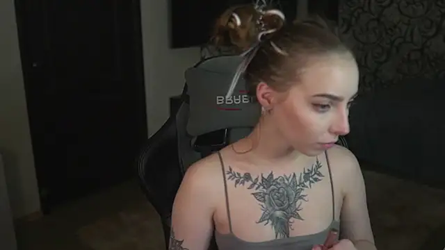 Snapshot of lis_silver chatting on 11-23-25, 06:52 lis silver online show from 11-23-25, 06:52