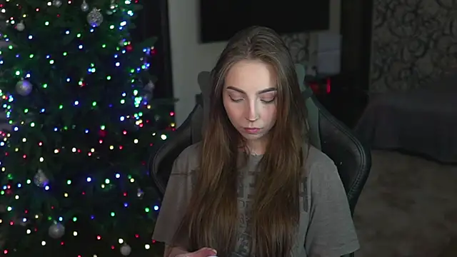 Snapshot of lis_silver chatting on 12-17-25, 07:31 lis silver online show from 12-17-25, 07:31