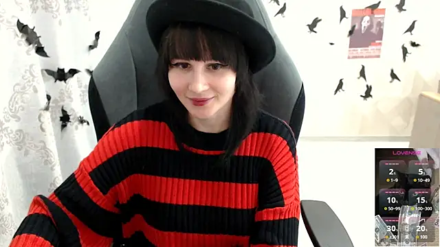 Snapshot of MistyDark chatting on 10-28-25, 10:41 MistyDark online show from 10-28-25, 10:41