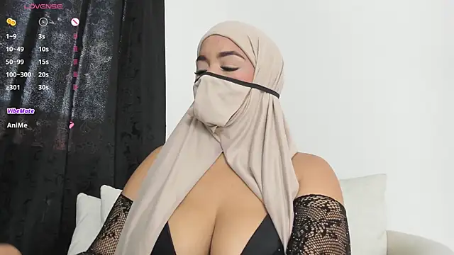 Snapshot of thaira_aly chatting on 10-28-25, 09:50 thaira aly online show from 10-28-25, 09:50