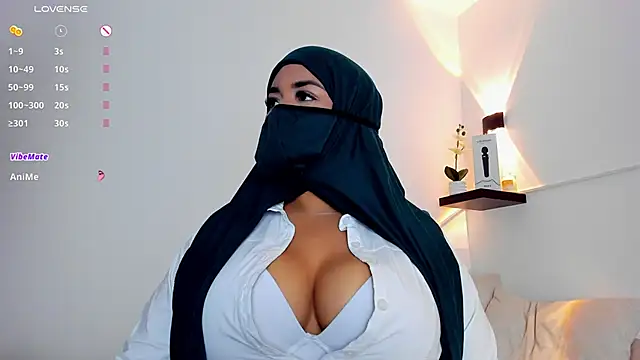 Snapshot of thaira_aly chatting on 11-29-25, 11:41 thaira aly online show from 11-29-25, 11:41