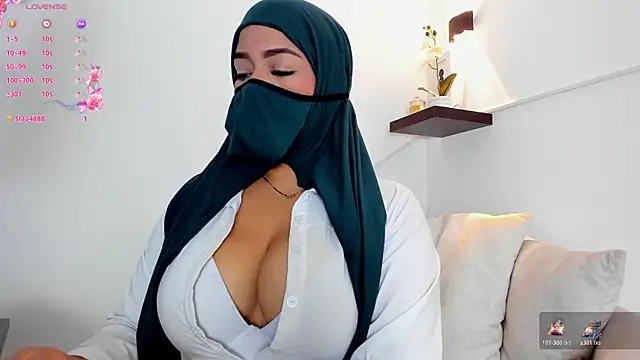 Snapshot of thaira_aly chatting on 01-10-26, 12:18 thaira aly online show from 01-10-26, 12:18